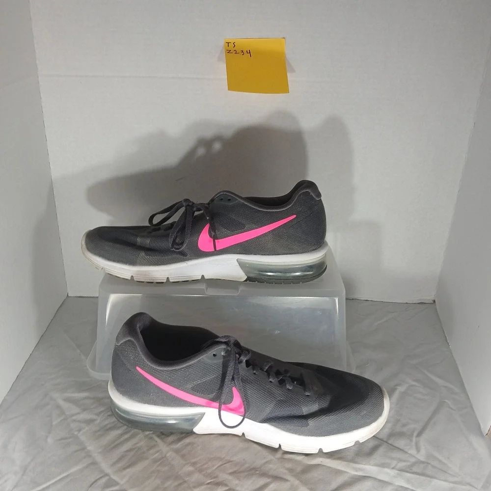 Nike Air Max Running Shoes Women's Size‎ 11 Gray Pink Athletic Sneakers